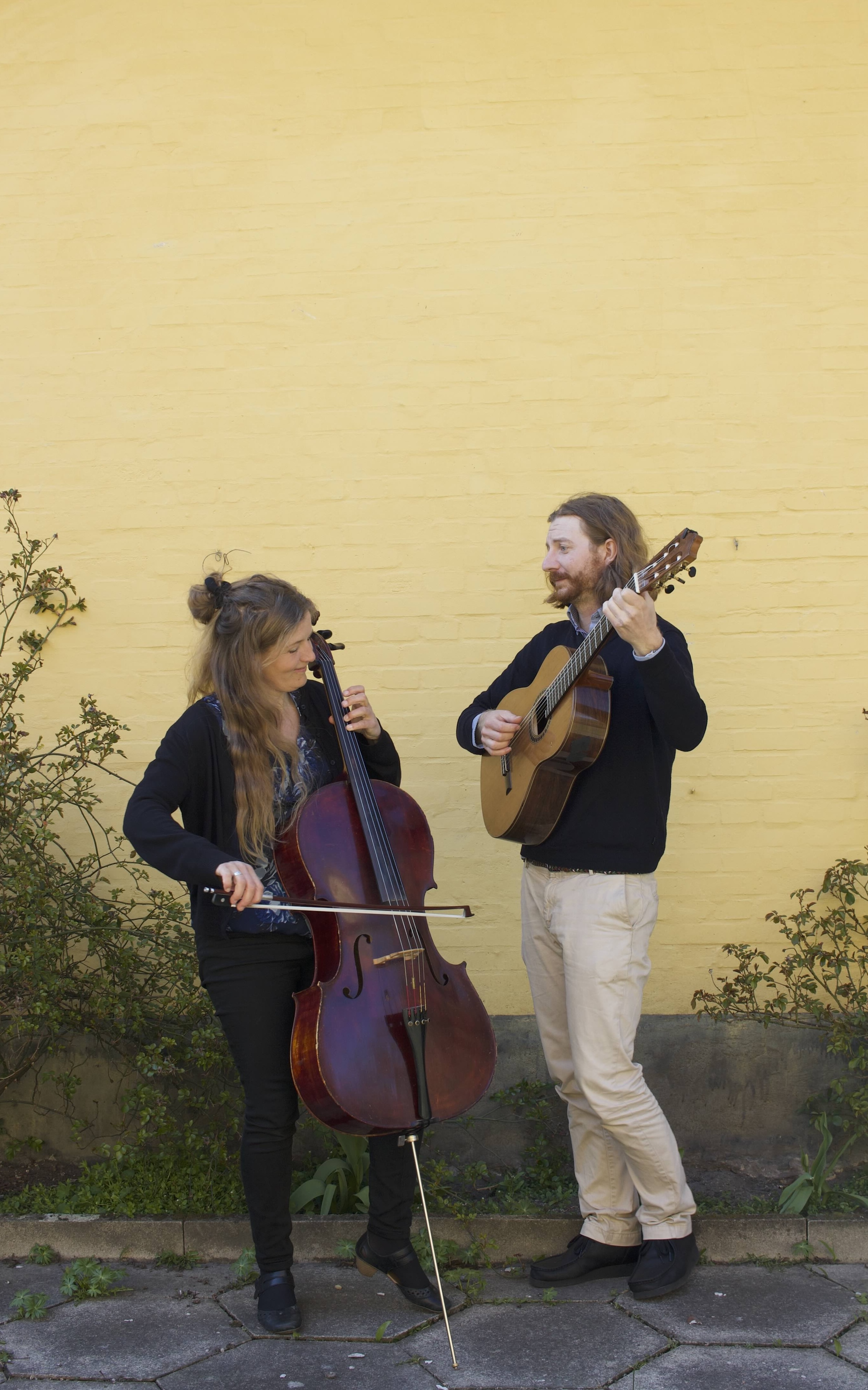 Duo Gaudia performing
